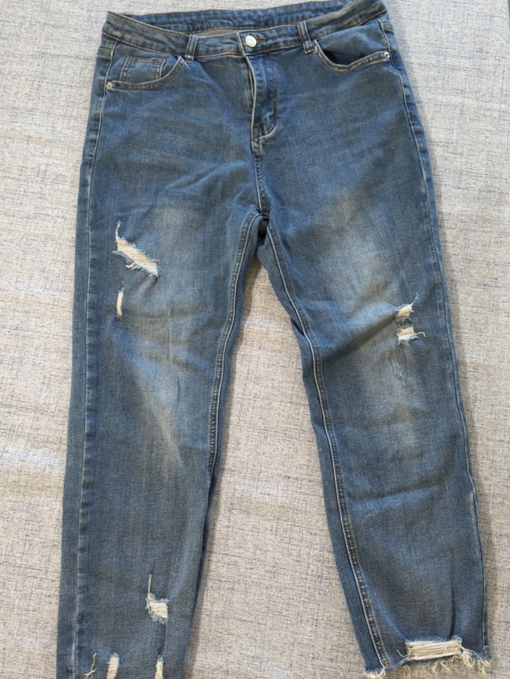 Women's Distressed Cropped Jeans - Blue classic